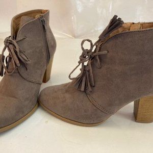 Zip up tassle booties